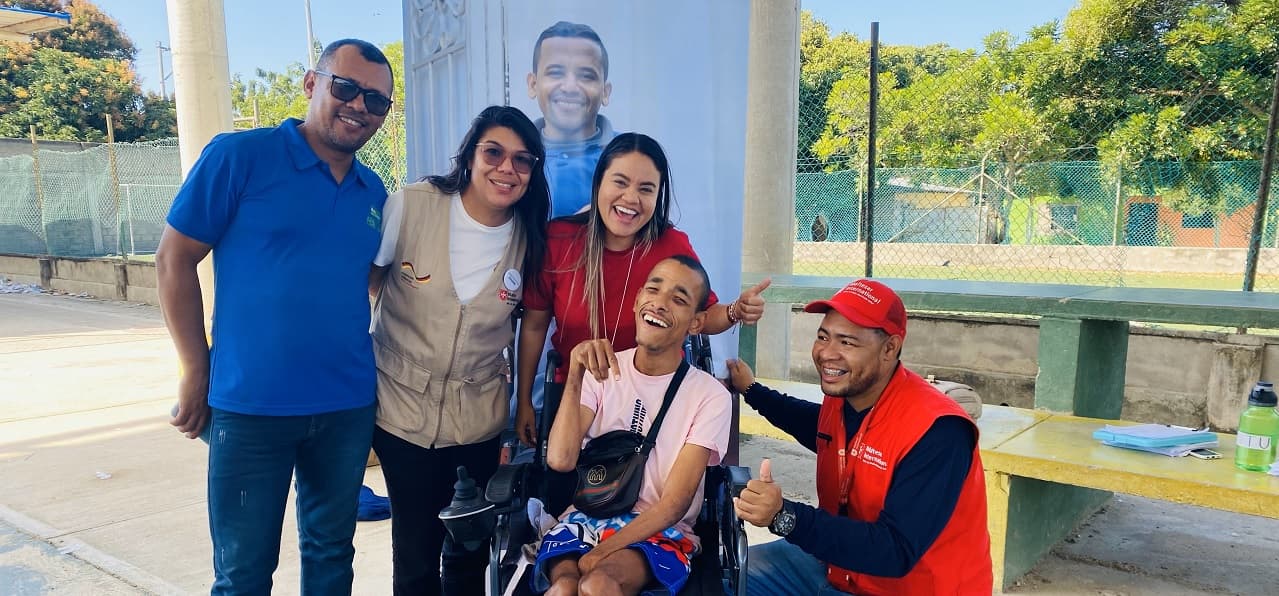 Equipo ABIUDEA junto a la comunidad