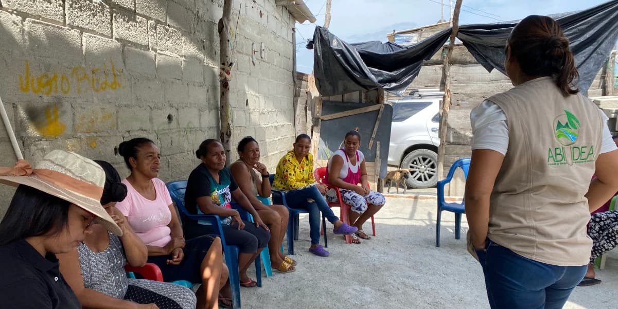 Equipo ABIUDEA con la comunidad
