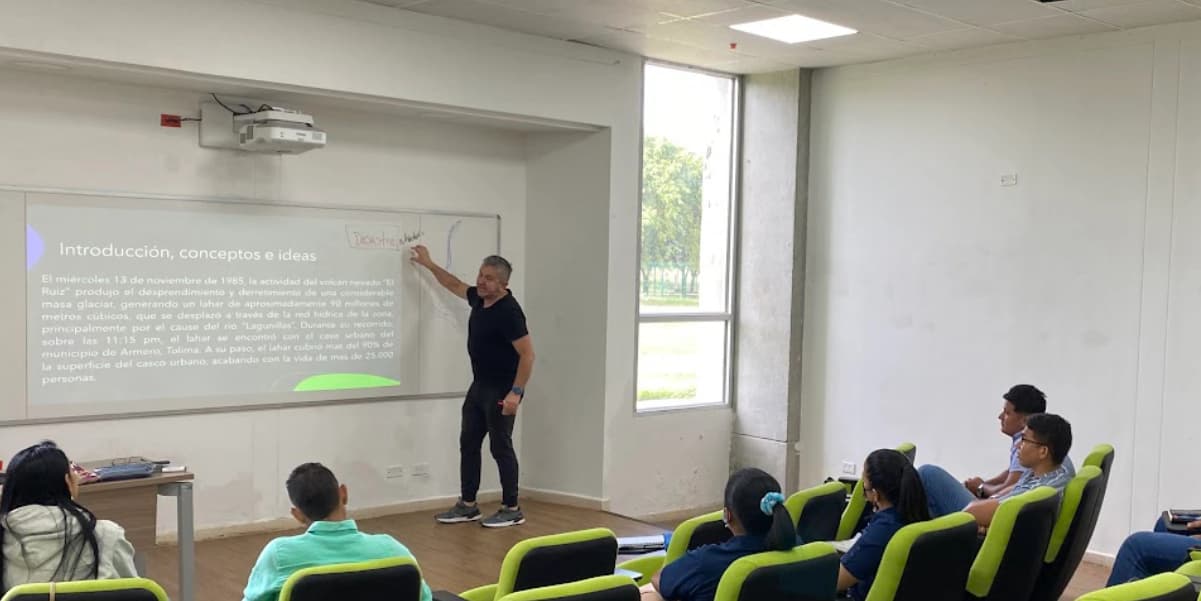 Equipo ABIUDEA con la comunidad