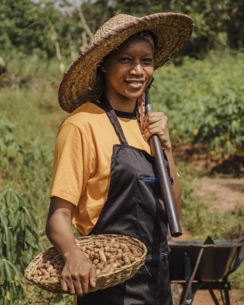 Mujer trabajadora de campo con sombrero